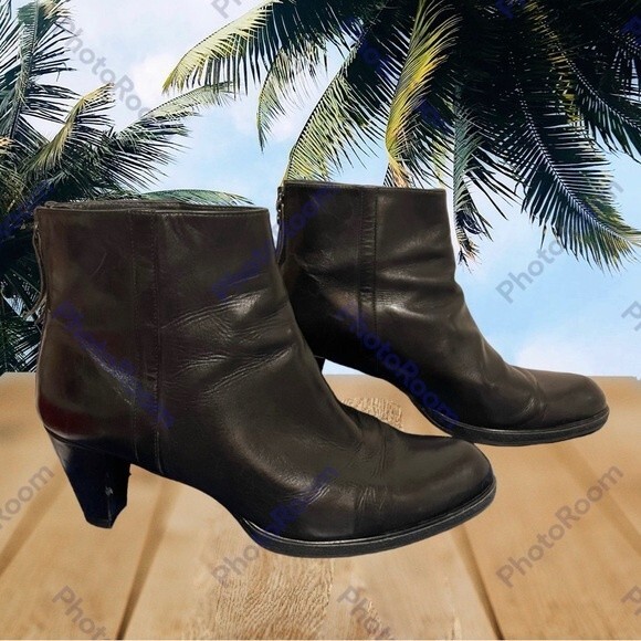 STUART WEITZMAN | Black Leather Booties - Picture 2 of 9